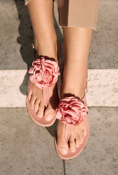 Flat Sandals & Leather Slides